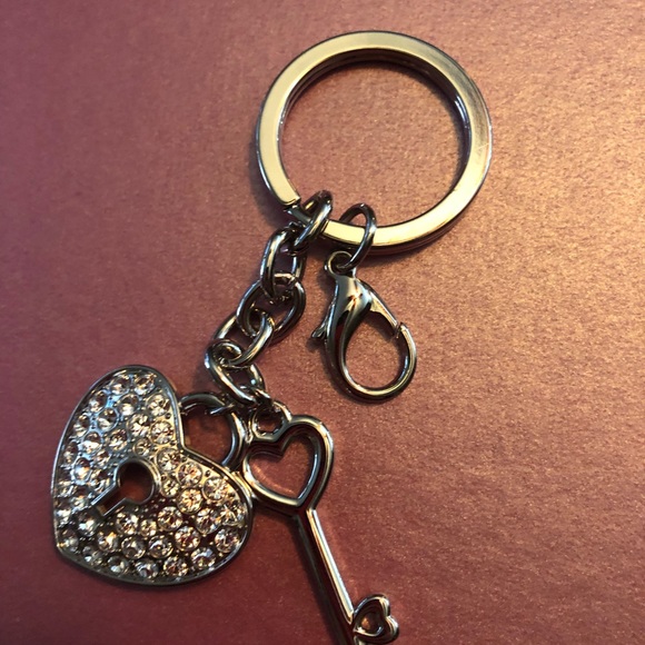 Keychain❤️bundle-love and a heart and key keychain and white/yellow/pink braclet - Picture 4 of 8